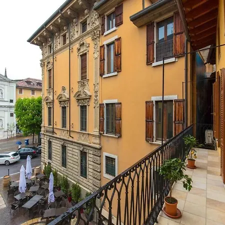 Palazzo Teatro Vecchio - Holiday Apartment Salo